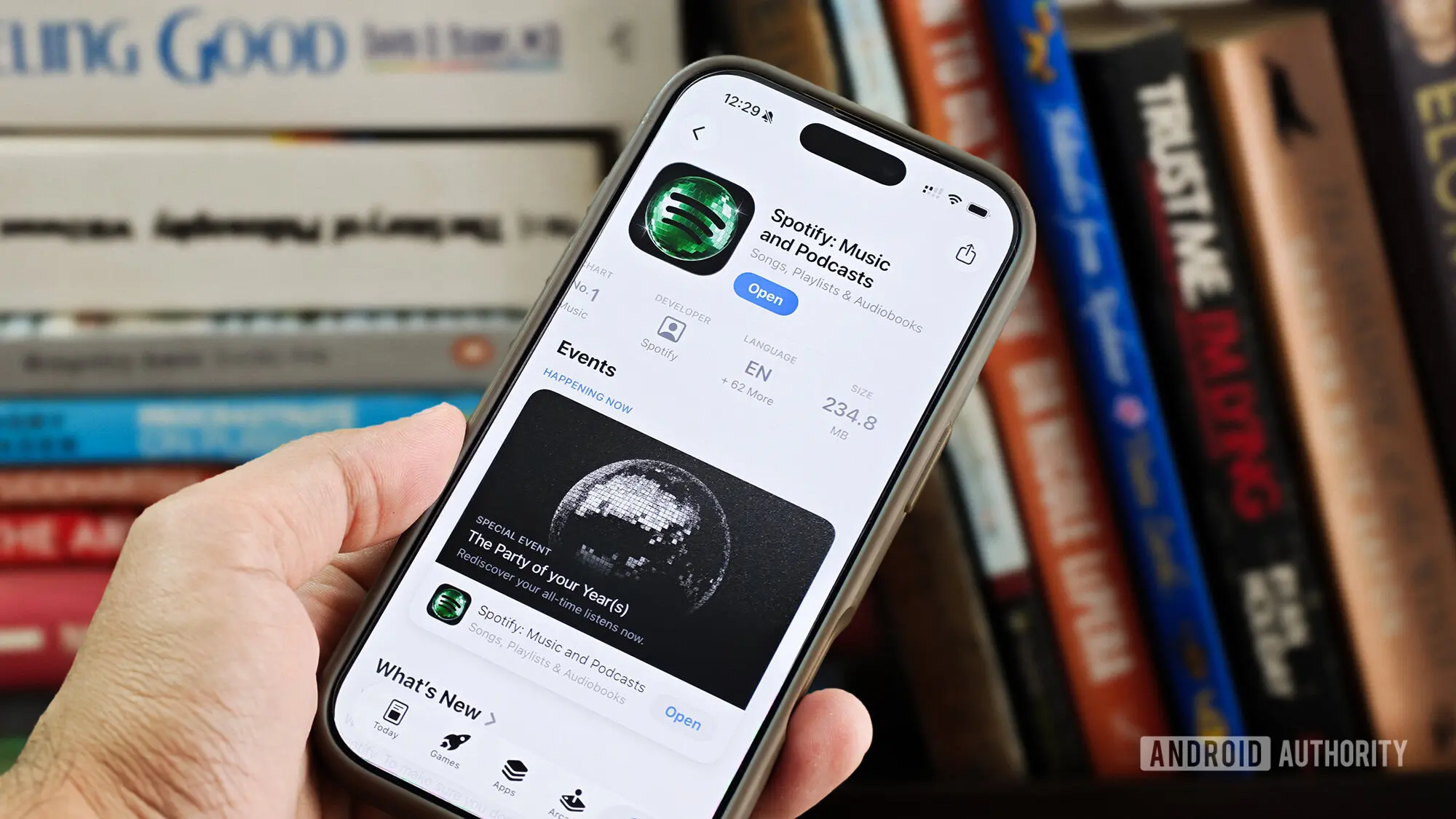 Spotify's disco ball icon wasn't exactly a hit, so it's heading out