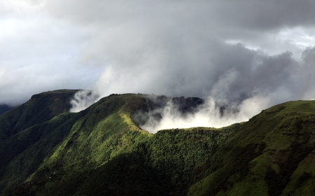 Explore Nature with the Best Meghalaya Trip Package Today